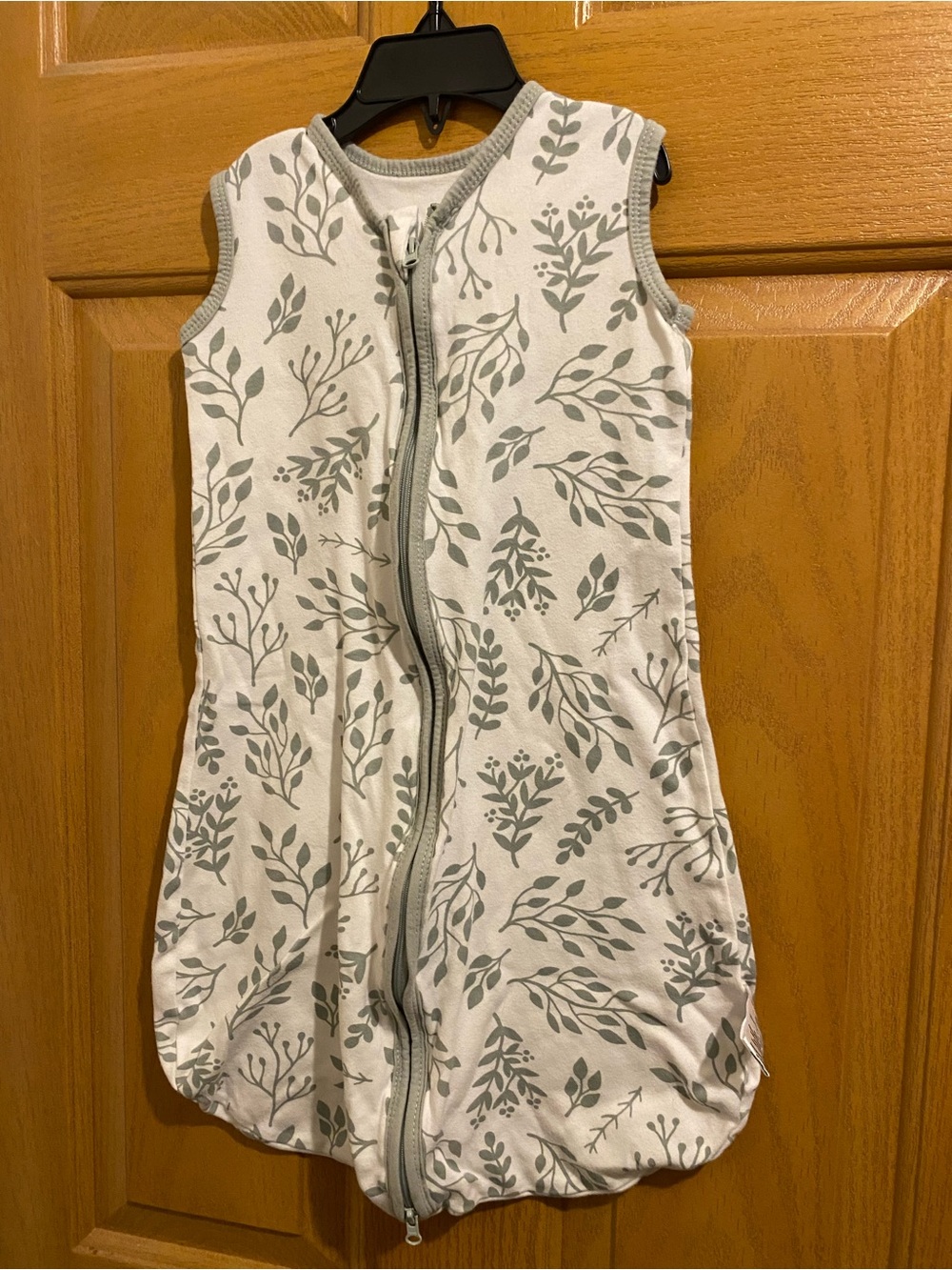 Sleeveless Zip Sleep Sack in Light Gray Leaf Print